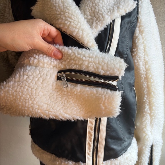 I ❤️ Ronson Black Faux Leather/White Faux Fur Moto Style Jacket Women’s Sz Small - Picture 5 of 15